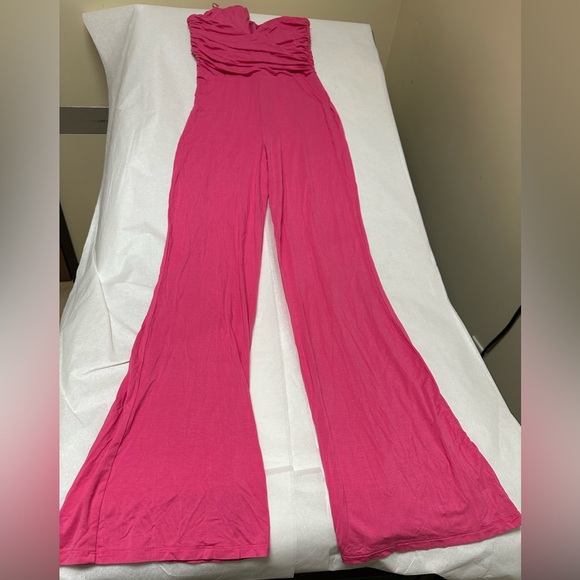 Liv Jumpsuit in Hot Pink
Lovers and Friends🌸 - Picture 5 of 12